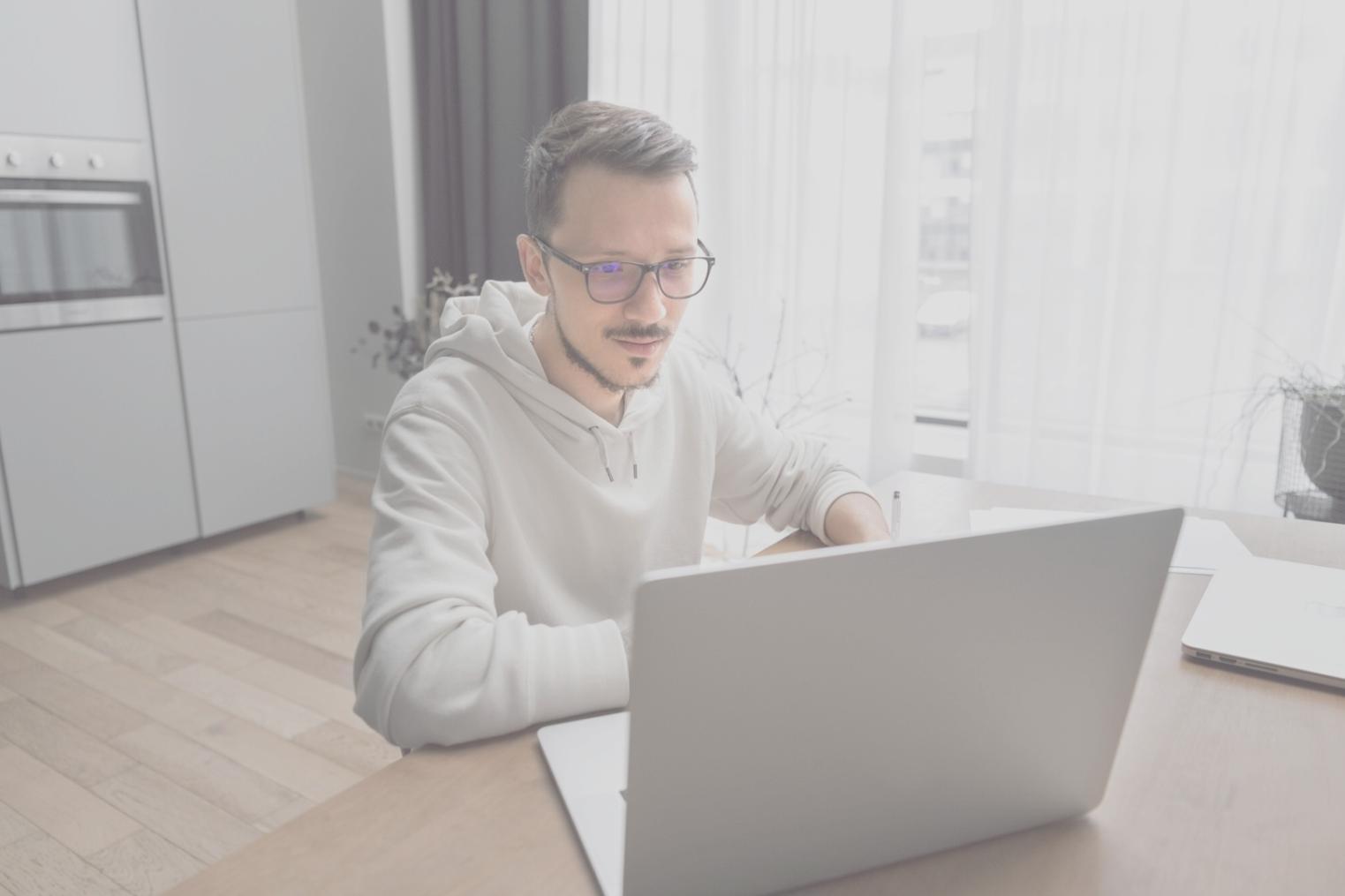 Professionelle Arbeitsumgebung für Finanzanalyse