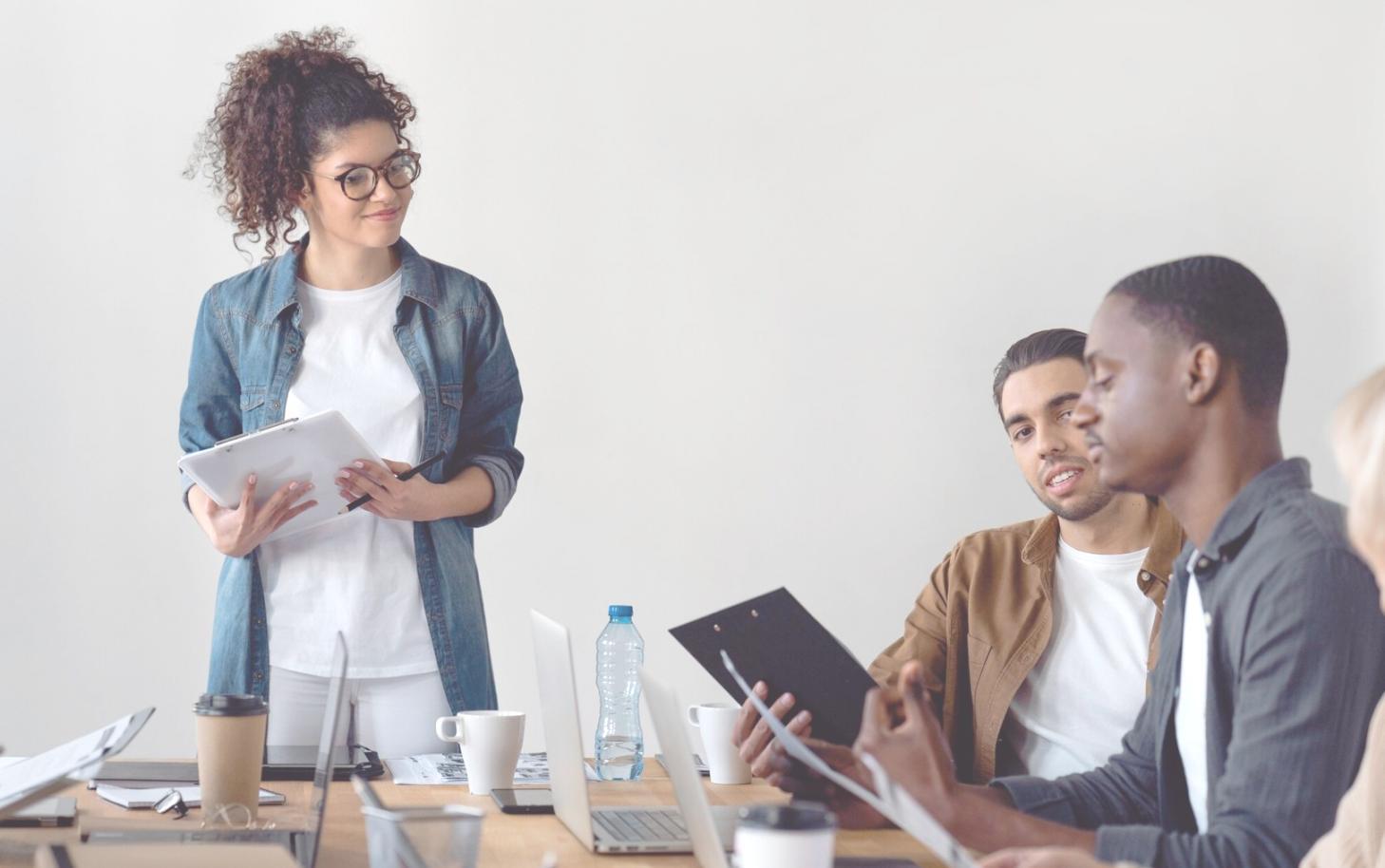 Professionelle Arbeitsumgebung für Finanzberatung und Rentabilitätsanalyse